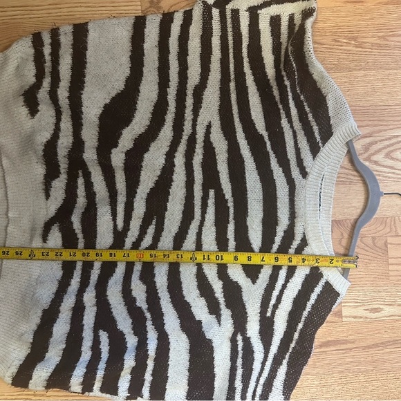 Zebra Print Sweater - Black and White Size 3XL - Picture 3 of 7